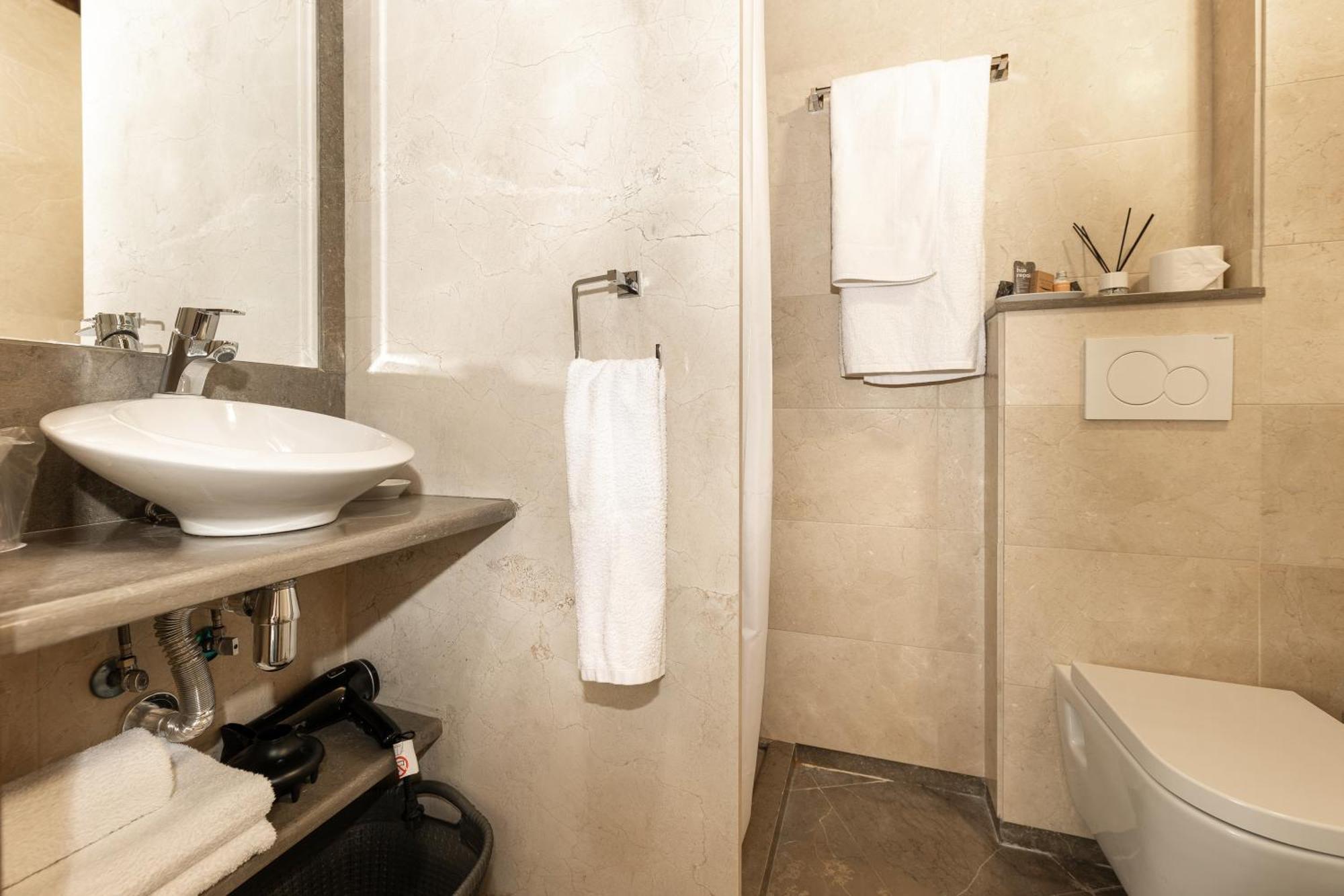 Apartamentos En Pleno Centro, Aljibe Rodrigo Del Campo 1A Гранада Екстериор снимка
